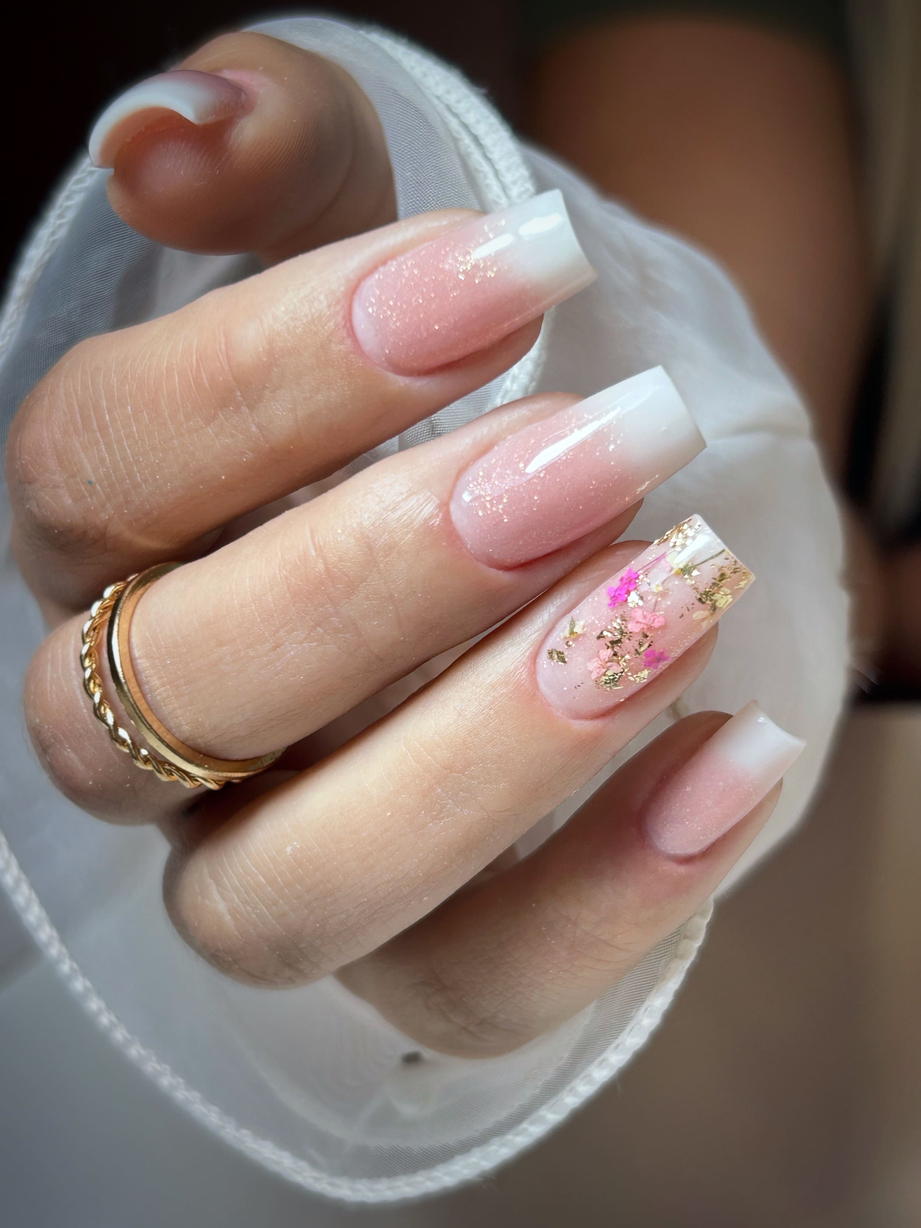 Alongamento em fibra + esmaltação em gel